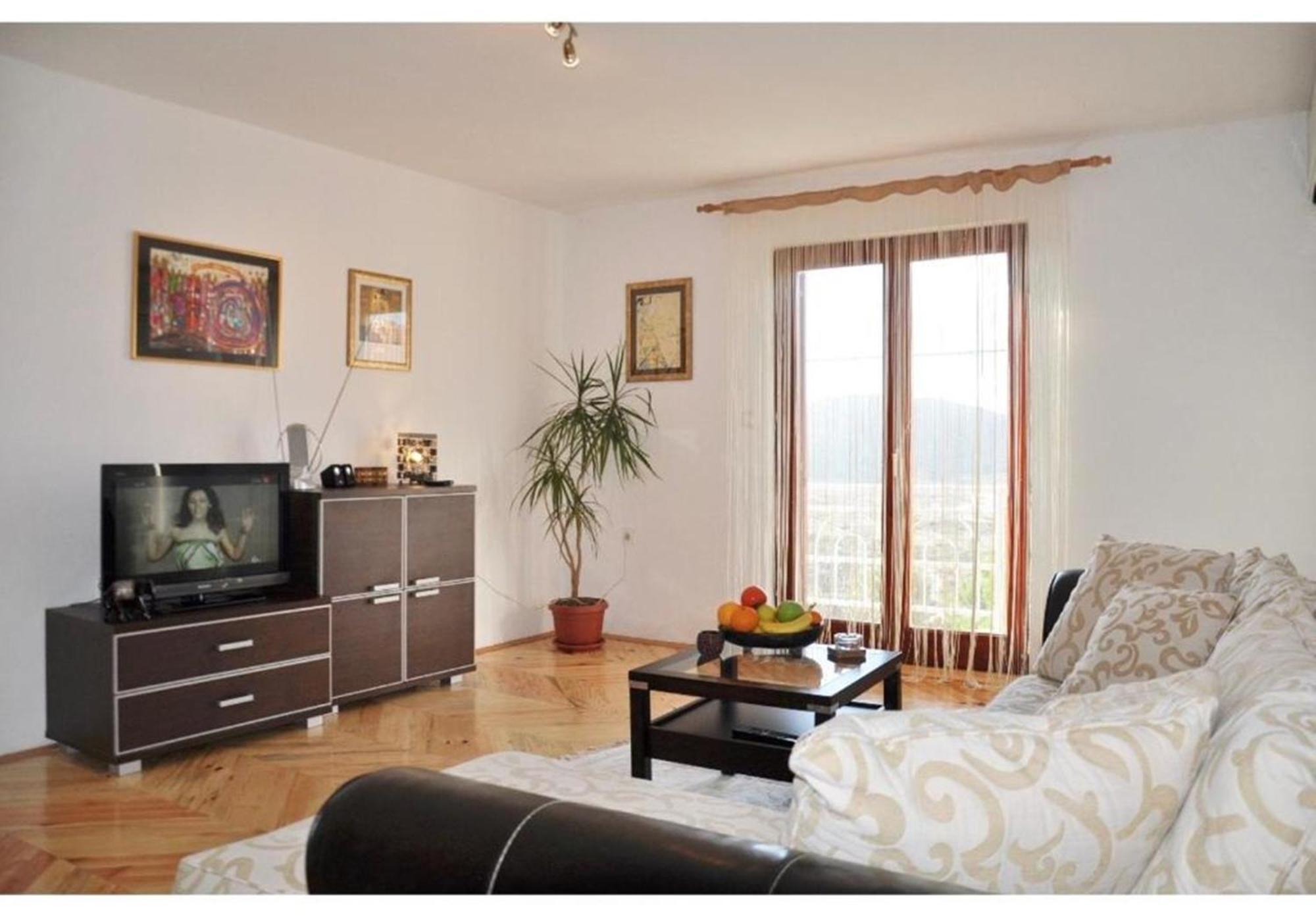 Nice View Apartment Ivanica Bagian luar foto